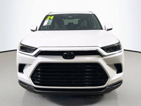Used 2024 Toyota Grand Highlander FWD image 8