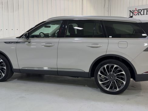 Used 2023 Lincoln Aviator Reserve w/ Equipment Group 201A image 7