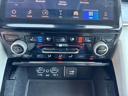 Used 2022 Jeep Grand Cherokee L Overland w/ Luxury Tech Group IV AWD/4WD image 27