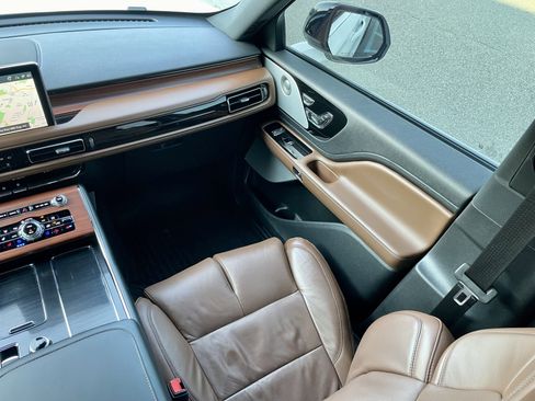 Used 2023 Lincoln Aviator Reserve w/ Equipment Group 201A image 18