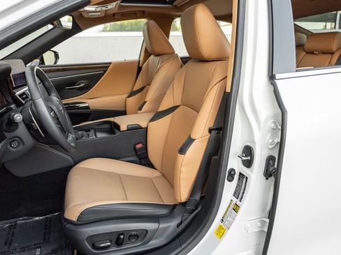 Used 2025 Lexus ES 350 w/ Premium Package image 11