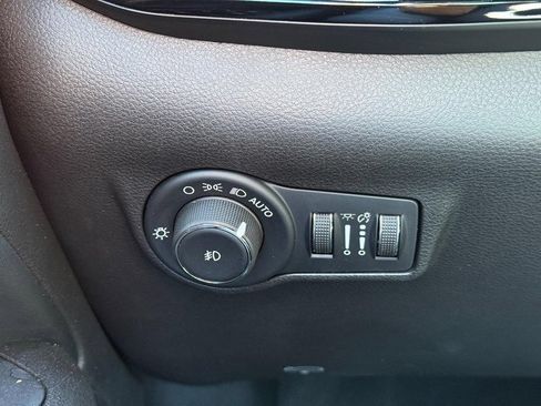 Used 2025 Jeep Compass Trailhawk AWD/4WD image 21