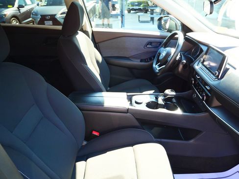 Used 2023 Nissan Rogue S AWD/4WD image 26