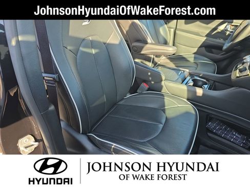 Used 2022 Chrysler Pacifica Limited w/ S Appearance Package image 18