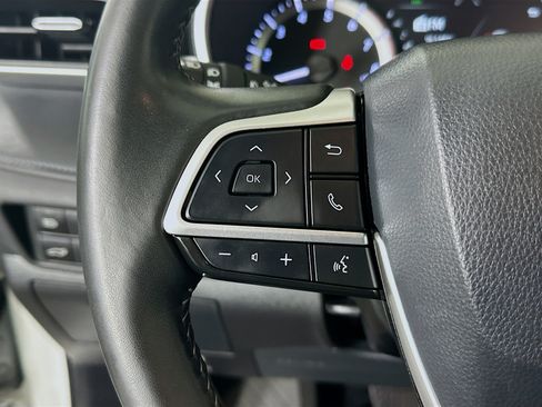 Used 2024 Toyota Highlander XLE FWD image 16