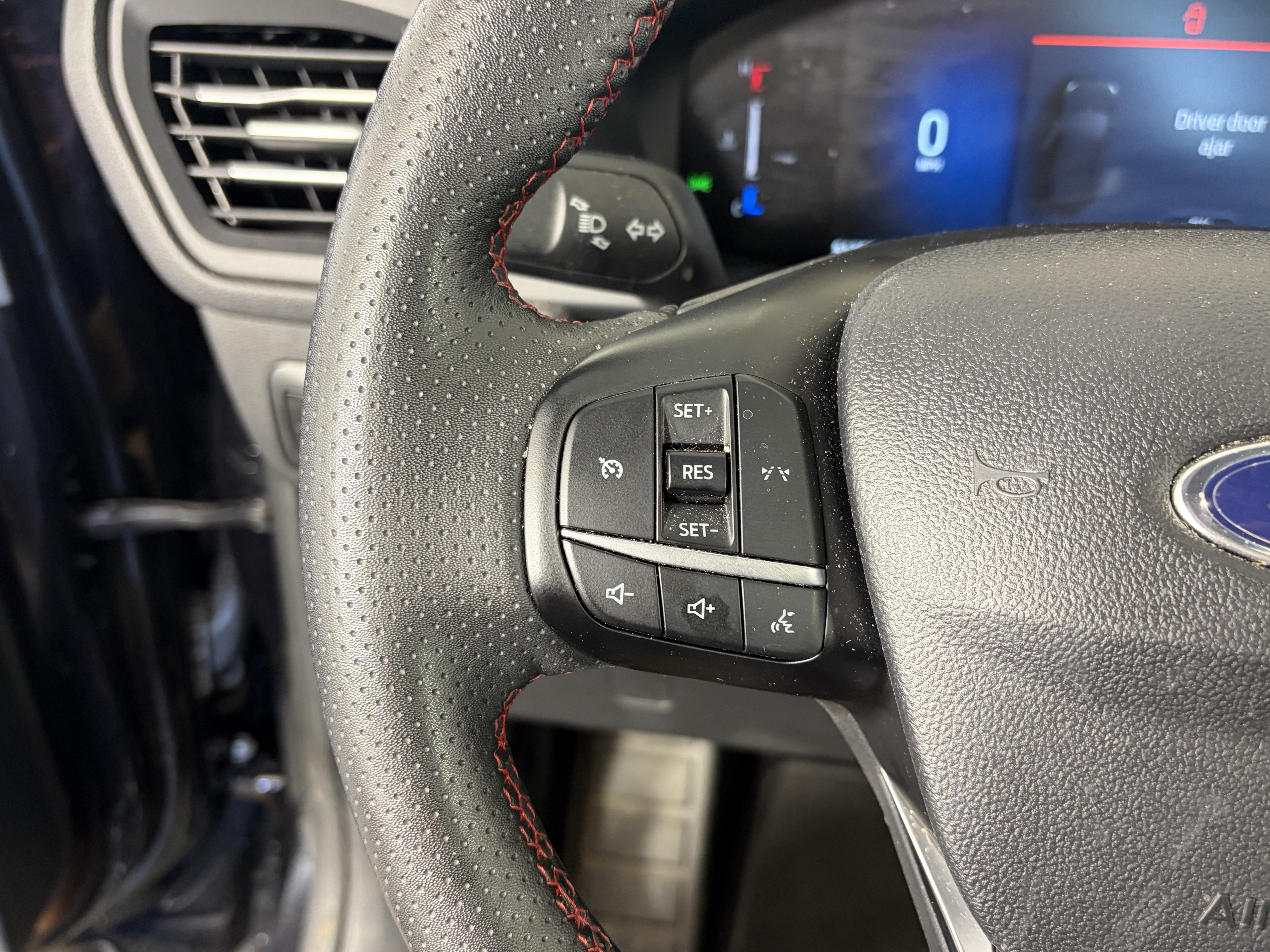 Used 2025 Ford Escape ST-Line Select AWD/4WD image 30
