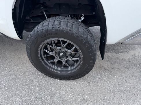 Used 2019 Toyota Tundra SR5 w/ SR5 Upgrade Package AWD/4WD image 8