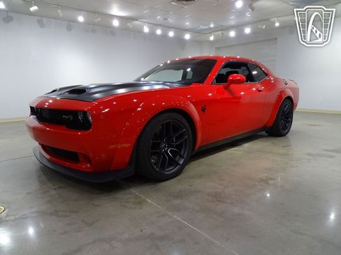Used 2019 Dodge Challenger SRT Hellcat Redeye image 2