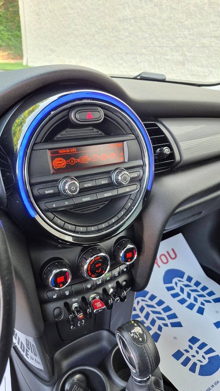 Used 2015 MINI Cooper 4-Door Hardtop FWD image 31