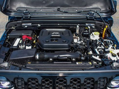 Used 2023 Jeep Wrangler Unlimited w/ Cold Weather Group AWD/4WD image 46