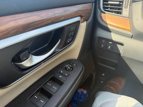 Used 2018 Honda CR-V Touring image 12