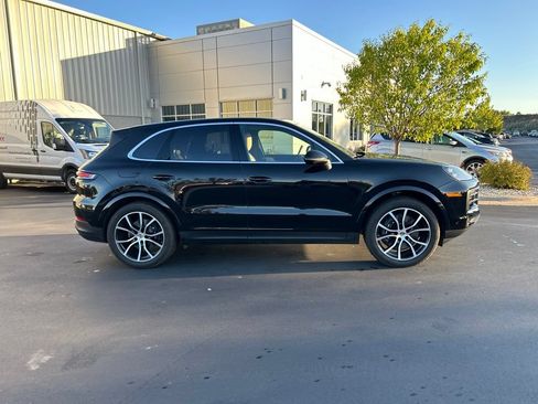Used 2024 Porsche Cayenne AWD/4WD image 5