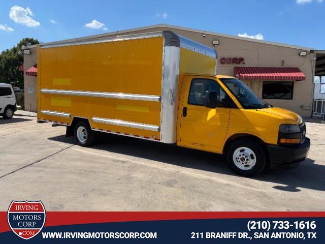 Used 2022 GMC Savana 3500 Extended w/ Power Convenience Package RWD image 1