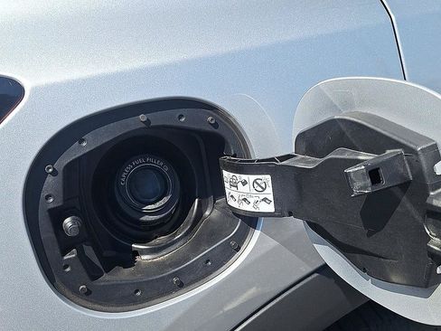 Certified 2025 Nissan Rogue SV FWD image 25