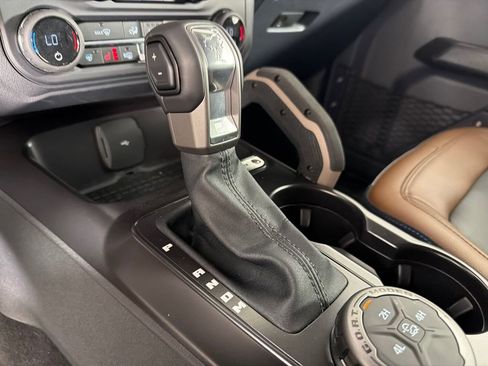 Used 2024 Ford Bronco Outer Banks image 32