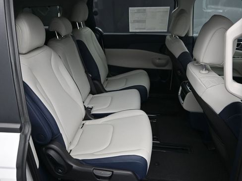 New 2026 Kia Carnival EX FWD image 37