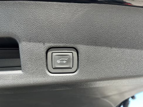 Used 2026 GMC Acadia Elevation w/ Elevation Premium Package AWD/4WD image 12