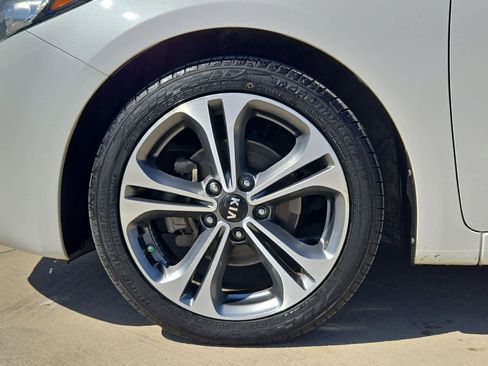 Used 2016 Kia Forte EX image 12