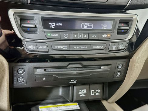 Used 2021 Honda Pilot Elite image 16
