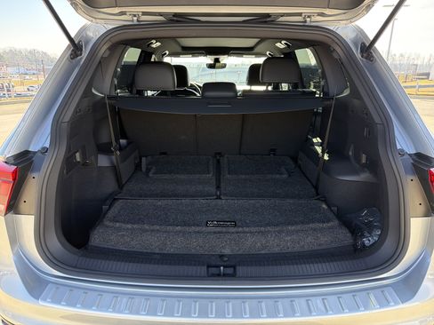 Used 2023 Volkswagen Tiguan SE R-Line image 29