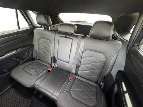 Used 2024 Volkswagen Atlas Cross Sport SE FWD image 14