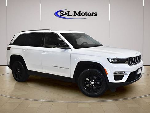 Used 2023 Jeep Grand Cherokee Limited AWD/4WD image 9
