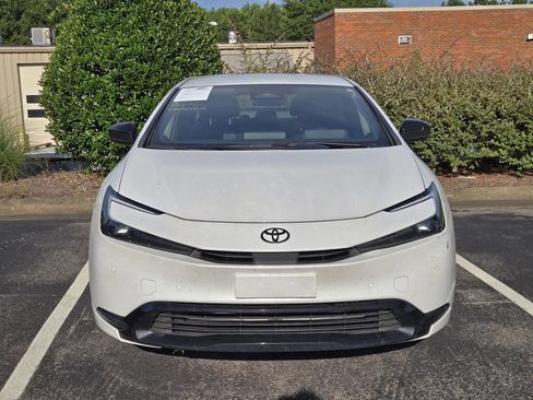 Used 2025 Toyota Prius FWD image 3