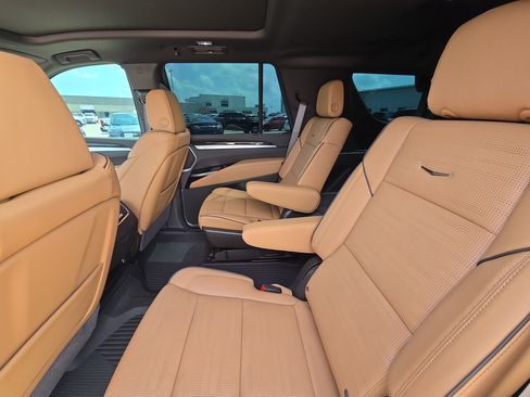 Used 2026 Cadillac Escalade Luxury w/ Touring Package AWD/4WD image 29