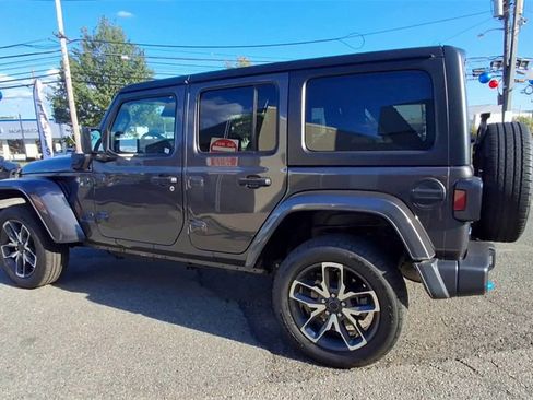Used 2024 Jeep Wrangler Unlimited w/ Convenience Group image 6