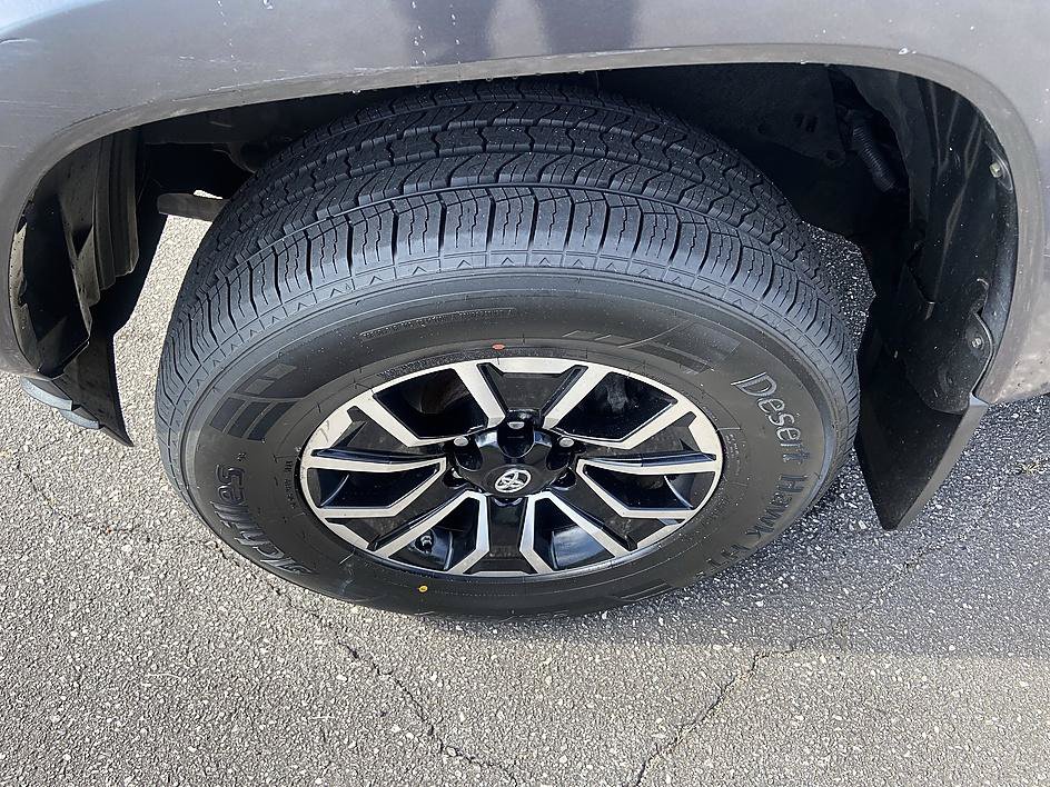 Used 2020 Toyota Tacoma TRD Sport w/ TRD Premium Sport Package AWD/4WD image 13