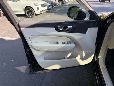 Certified 2022 Volvo XC60 B5 Momentum AWD/4WD image 14