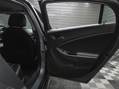 Used 2018 Chevrolet Volt Premier w/ Driver Confidence Package FWD image 34