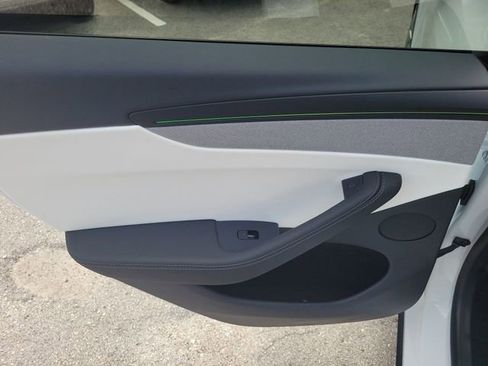 Used 2026 Tesla Model Y 2WD image 11