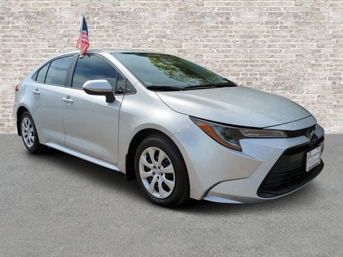 Used 2026 Toyota Corolla LE FWD image 1