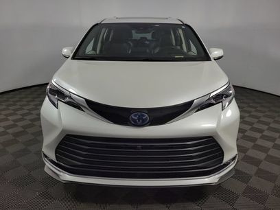 Used 2022 Toyota Sienna Platinum
