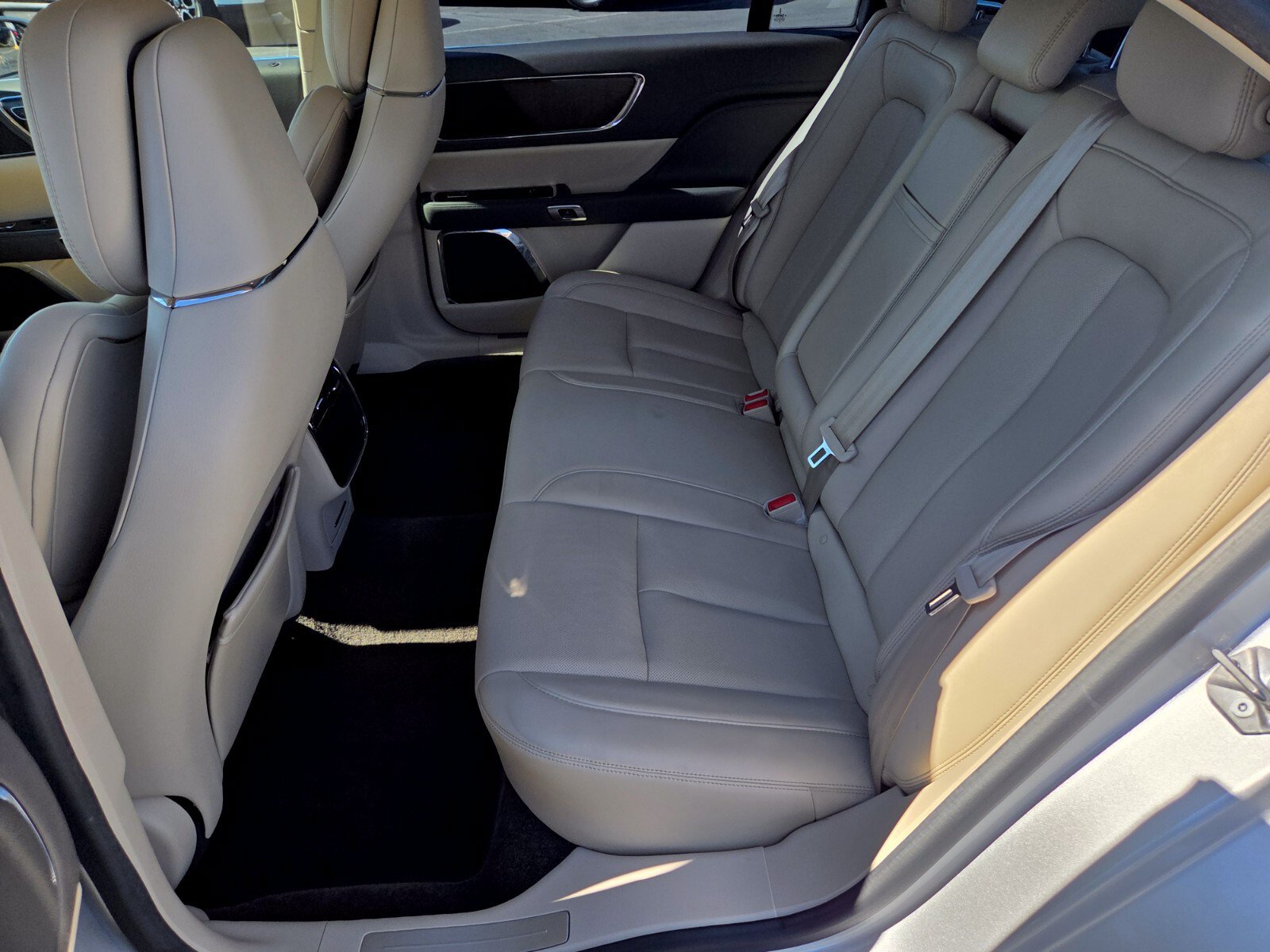 Used 2017 Lincoln Continental Select FWD image 12