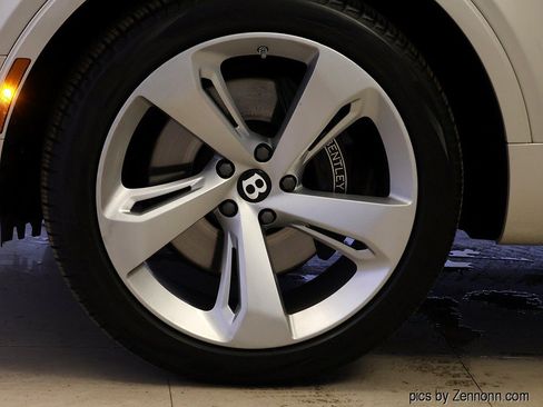 Used 2019 Bentley Bentayga AWD/4WD image 25