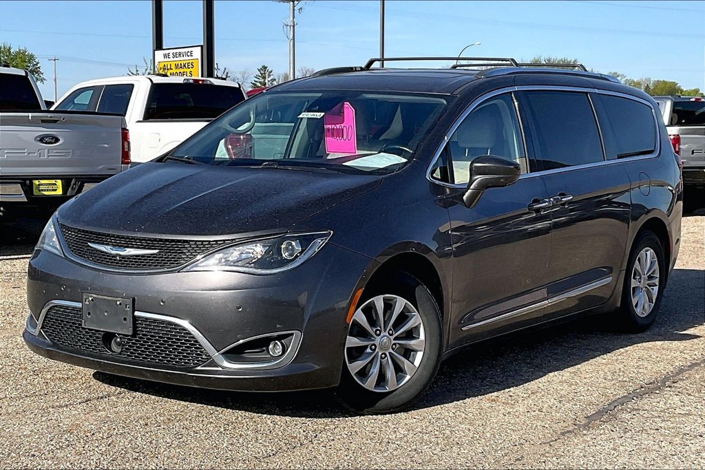 Used 2018 Chrysler Pacifica Touring-L Plus FWD image 2