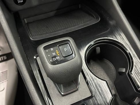 Used 2024 Nissan Rogue S FWD image 28