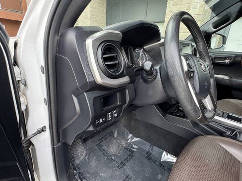 Used 2017 Toyota Tacoma Limited w/ Tow Package AWD/4WD image 20
