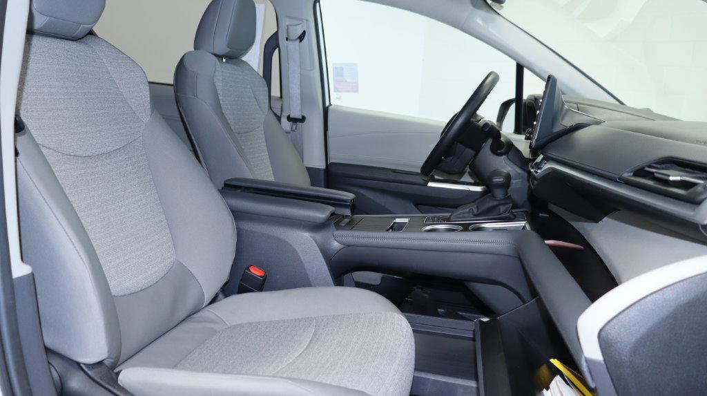 Used 2024 Toyota Sienna LE AWD/4WD image 23