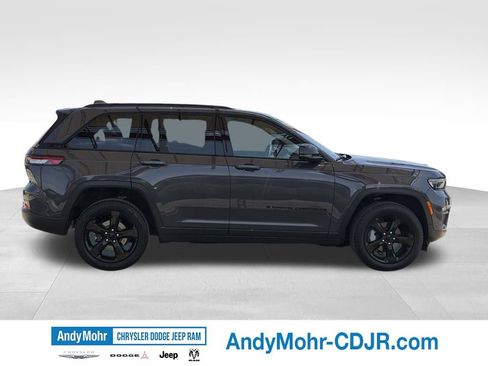 Used 2024 Jeep Grand Cherokee Limited w/ Luxury Tech Group II AWD/4WD image 8