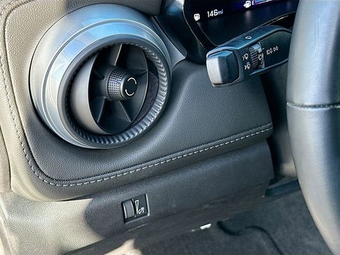 Used 2024 Chevrolet Colorado LT w/ LT Convenience Package image 10