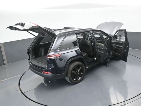 Used 2024 Jeep Grand Cherokee Limited w/ Black Appearance Package image 71