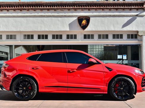 Used 2019 Lamborghini Urus image 2