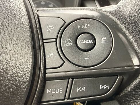 Used 2025 Toyota Corolla LE image 19