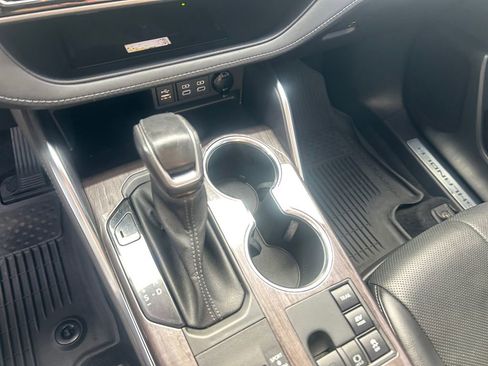 Used 2023 Toyota Highlander Limited image 20