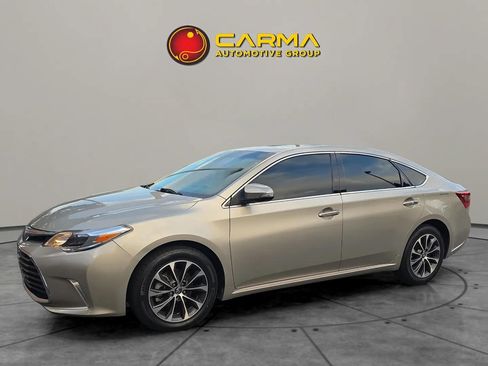 Used 2018 Toyota Avalon XLE Premium image 2