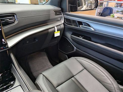 New 2026 Jeep Grand Wagoneer 4WD w/ Premium Group I image 15