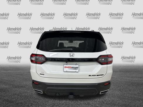 Used 2025 Honda Pilot Black Edition image 9